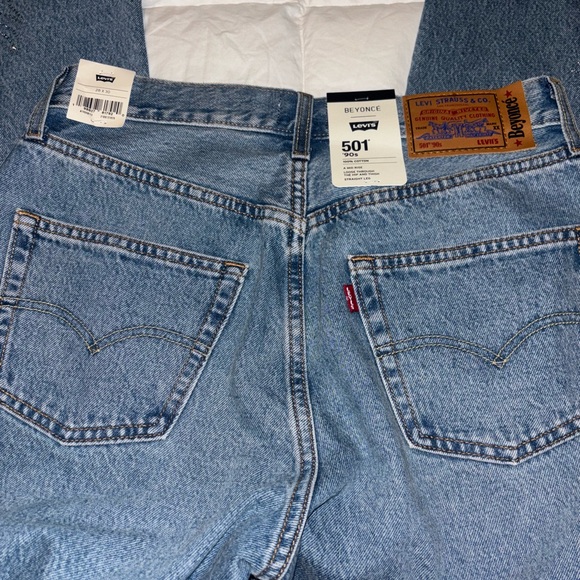 BEYONCÉ X LEVI’S 501® '90S WOMEN'S 28 x 30 - Picture 8 of 14